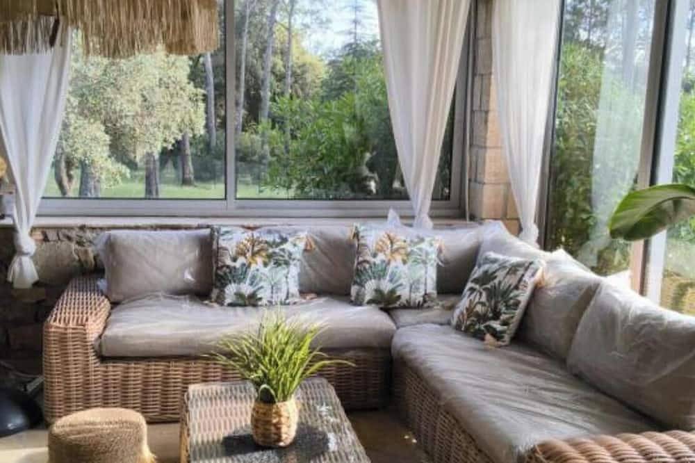 130m2 ground floor villa with private pool on 4000m2 of land in Les Arcs (Var), Draguignan region