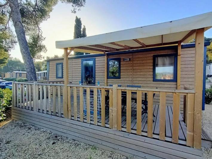 Camping pour 6 personnes, avec terrasse et piscine à Six-Fours-les-Plages