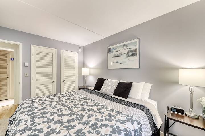 Vacation rental for 6 people, with hot tub and pool as well as balcony and sauna in Warren