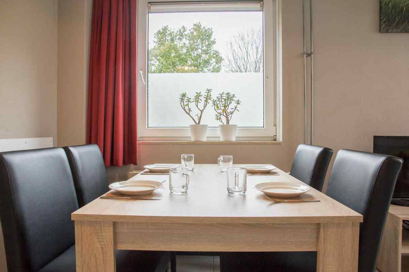 Ganze Wohnung, Geräumiges 4-Personen Ferienapartment nur 800M zum Strand in Oostkapelle. in Oostkapelle, Walcheren