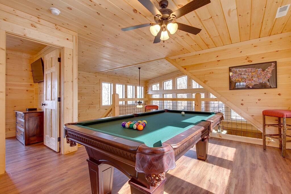 Log Cabin for 6 Guests in Gatlinburg, Sevier County