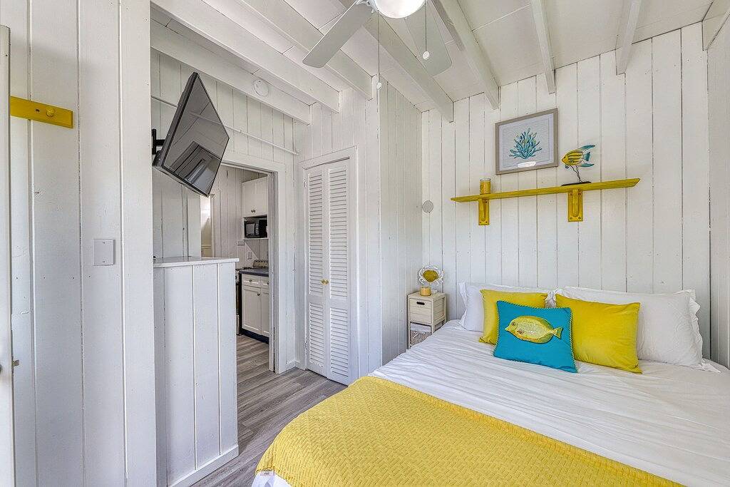 Ganze Wohnung, Hundefreundliches Apartment mit privater Terrasse - im Herzen des Ocean Bay Parks! in Fire Island, Suffolk County