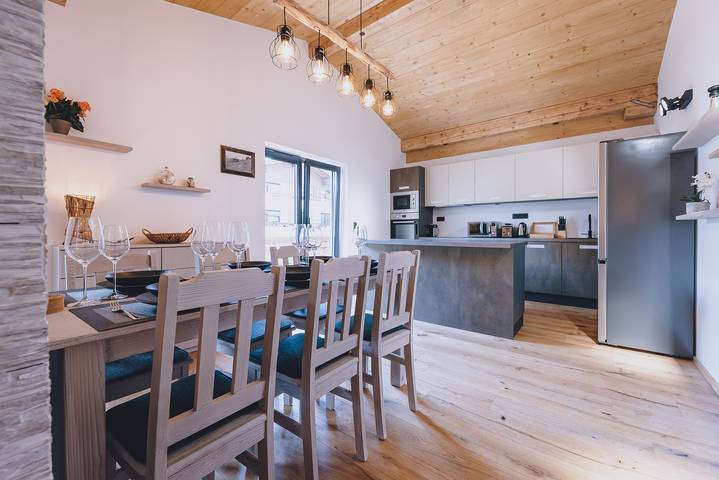 Ferielejlighed for 8 personer, med sauna og balkon, husdyr tilladt i Zell am See