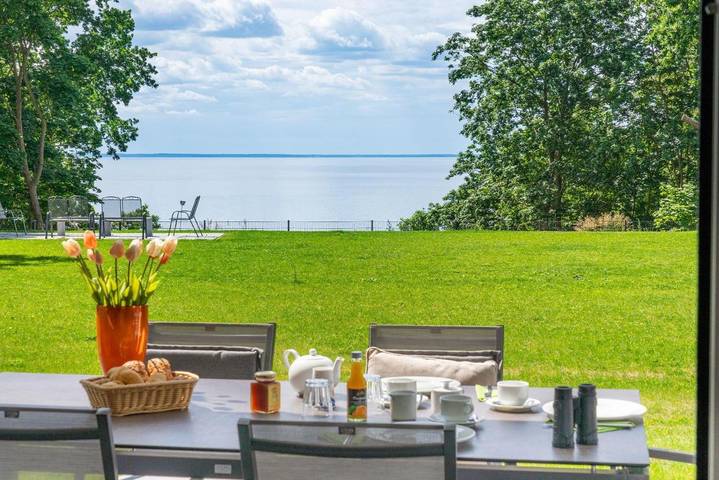 Ferienwohnung für 7 Personen, mit Terrasse und Garten sowie Sauna und Seeblick