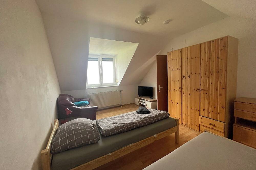 Ganze Wohnung, Wunderschöne, ruhige Ferienwohnung am Mariengestüt am Kreuzberg in Reichenau an der Rax, Wiener Alpen in Niederösterreich