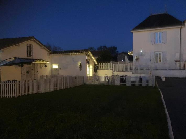 Location de vacances pour 6 personnes, avec vue et jardin à Oradour-Fanais - 3