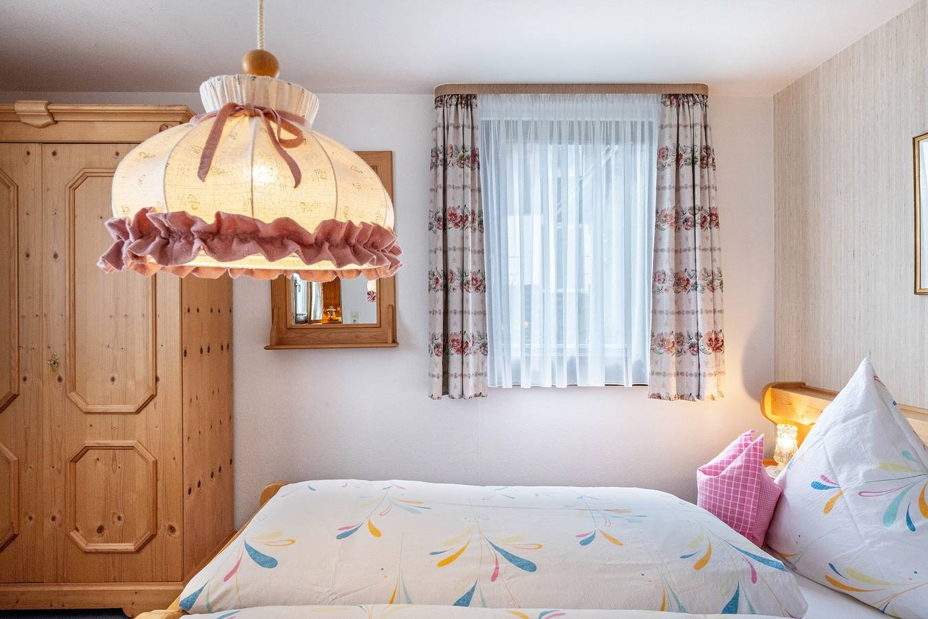 Apartamento entero, Apartamento 'Rathäusle Ii' con terraza compartida, jardín compartido y Wi-Fi in Waldau (Hochschwarzwald), Titisee-Neustadt