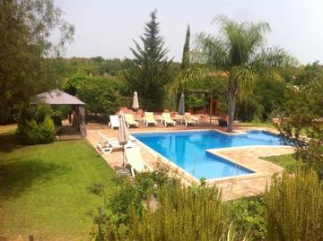 Casa de férias para 2 pessoas, com piscina e vista e ainda jardim em Quelfes