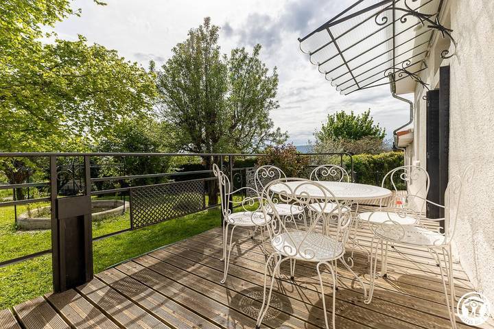 Gîte pour 6 personnes, avec Terrasse ainsi que Jardin et Vue