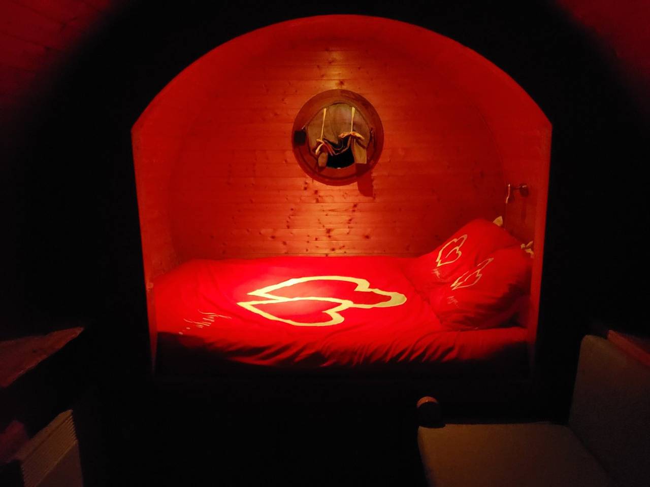 Chambre d'hôte insolite roulotte & spa - Roulotte Romantique in Blaincourt-lès-Précy, Oise