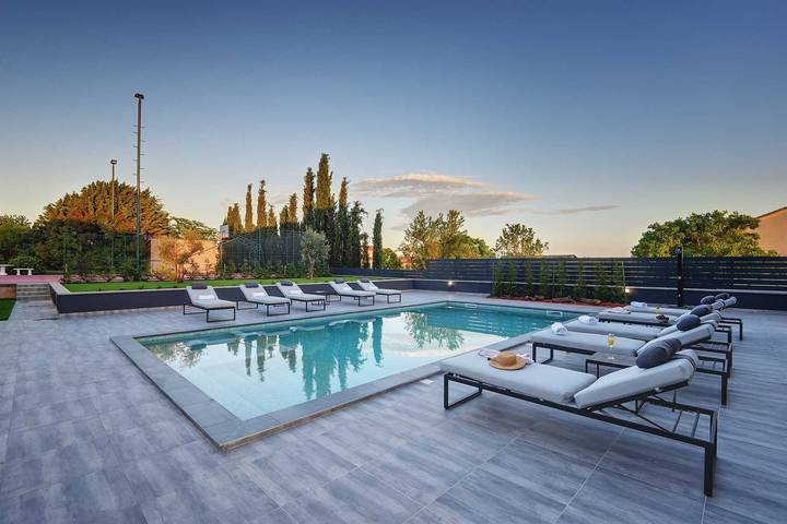 Villa für 10 Personen, mit Balkon/Terrasse und Terrasse in Pula - 3