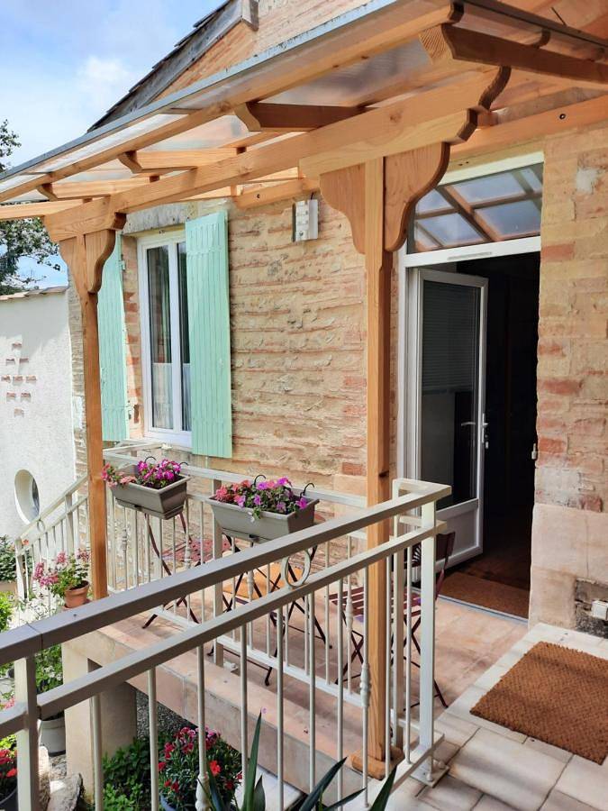 Location de vacances pour 8 personnes, avec piscine et vue ainsi que jardin et terrasse à Aillas - 2