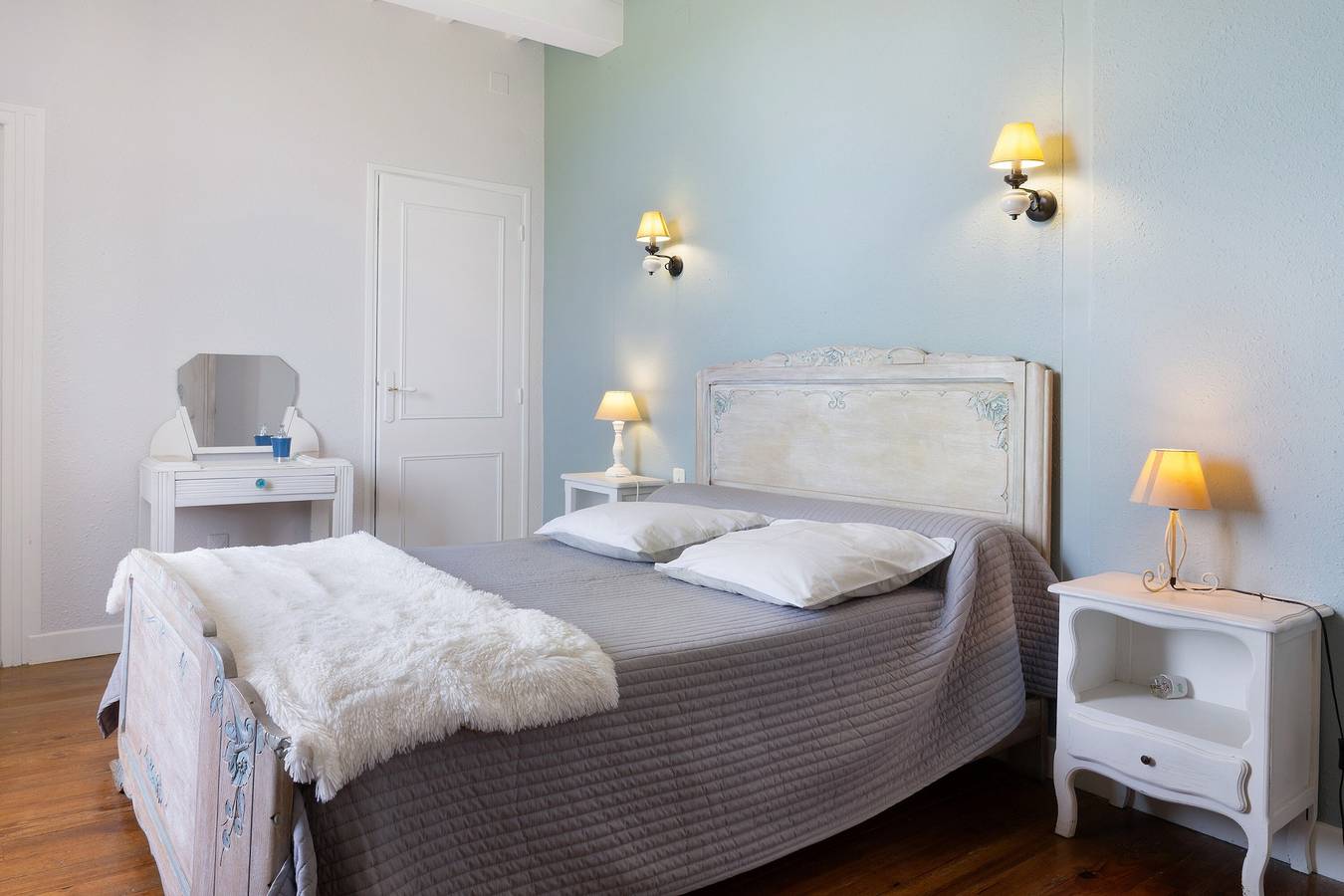 Chambre d’hôtes « Chambre Bleue » avec vue montagne, terrasse partagée et Wi-Fi in Pontiacq-Viellepinte, Béarn