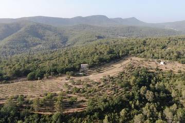 Gîte pour 2 personnes, avec jardin et vue à Cuers