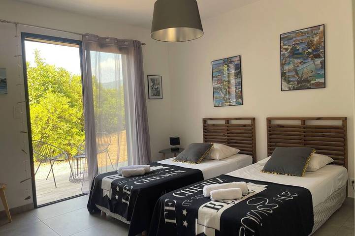 Location de vacances pour 8 personnes, avec jardin et balcon dans Sainte-Lucie de Porto-Vecchio - 3