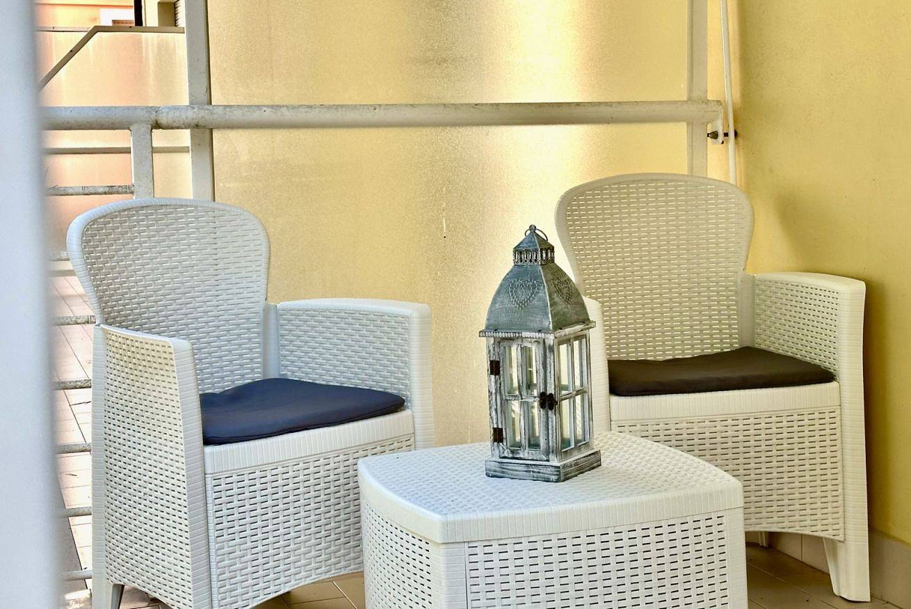 Entire apartment, N276 - Numana, two-room apartment facing Spiaggiola beach with pool in Numana, Riviera del Conero