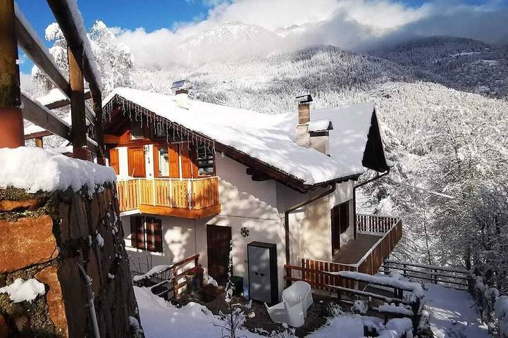 Appartamento per 8 persone, con balcone e giardino in Dimaro