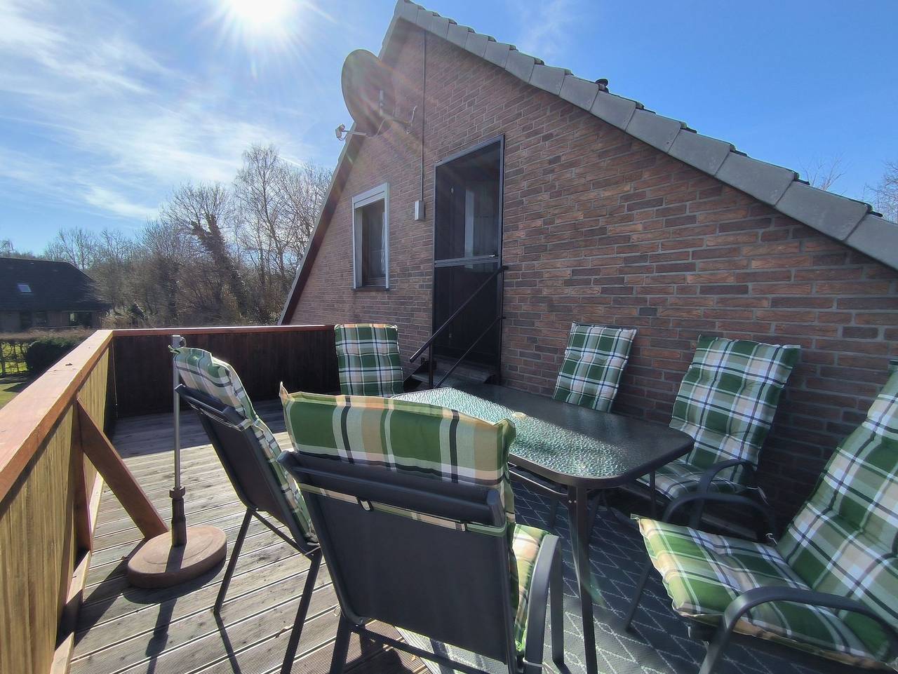 Ganze Ferienwohnung, Lorenz: große Fewo mit sonnigem Balkon in ruhiger Lage - Ferienwohnung Lorenz in Silberstedt, Haithabu