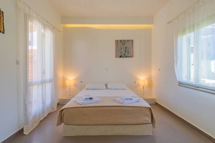 Holiday apartment for 2 people, with Ocean view and Garden in Elounda