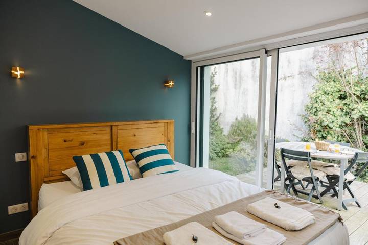 Location de vacances pour 13 personnes, avec jardin ainsi que terrasse et vue, animaux acceptés dans Plage Les Sables D Or - 4