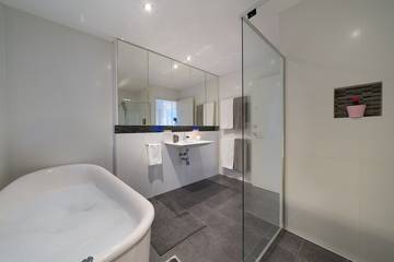 Holiday Home for 11 People in Surfers Paradise, Queensland, Photo 4