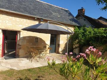 Location de vacances pour 4 personnes, avec piscine et terrasse à Parçay-les-Pins