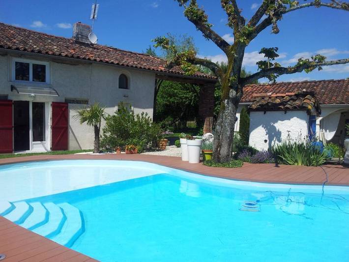 Location de vacances pour 2 personnes, avec vue et jardin ainsi que terrasse et piscine à Montauban - 3