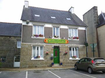 Chambre d’hôte pour 2 personnes, avec piscine et jardin à Glomel