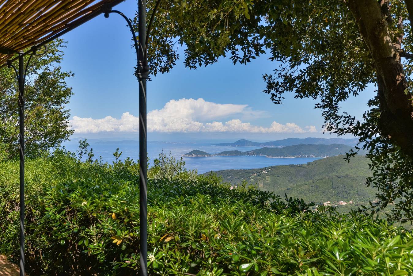 Villa 'Martini' con vista mare, terrazza privata e Wi-Fi in Marciana, Isola d'Elba