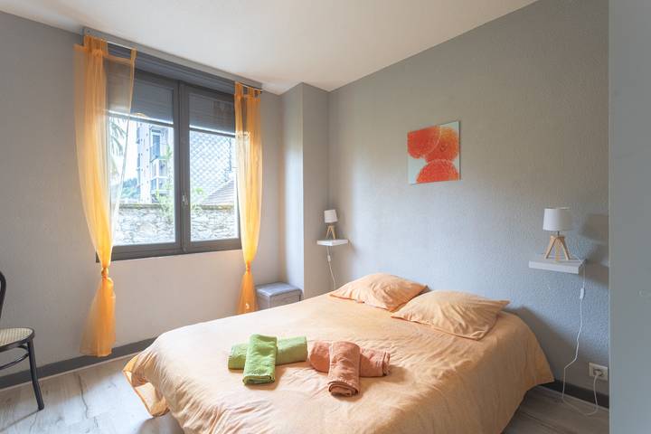 Ganze Wohnung, Ferienwohnung "Le Vignemale" in Lourdes, 4 Pers., privater Garten, Balkon, schnelles WLAN, zentral in Lourdes, Hautes-Pyrénées