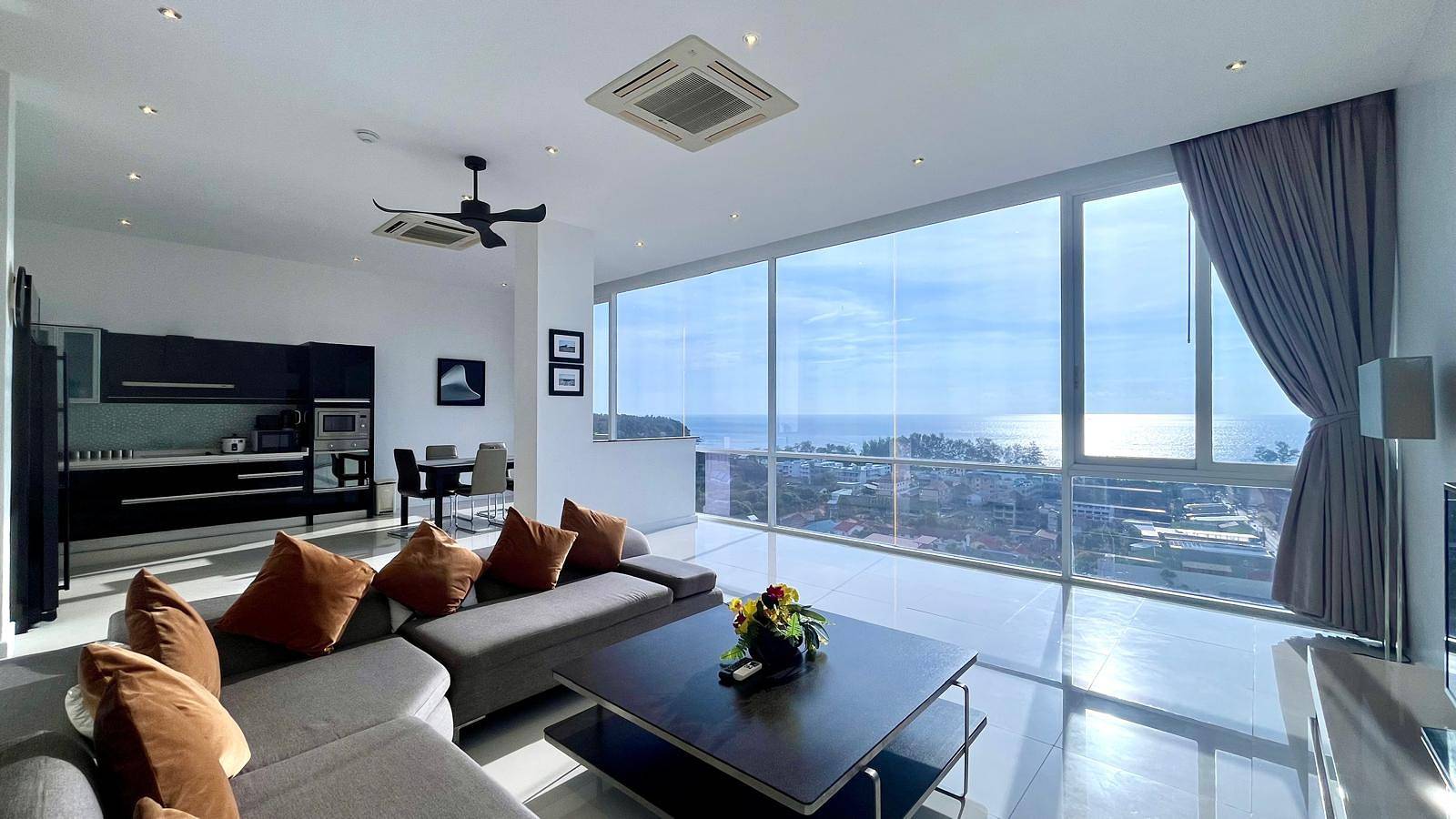 Entire apartment, A2-stunning Seaview 4brs3baths Duplex karon City in Ban Karon, Karon
