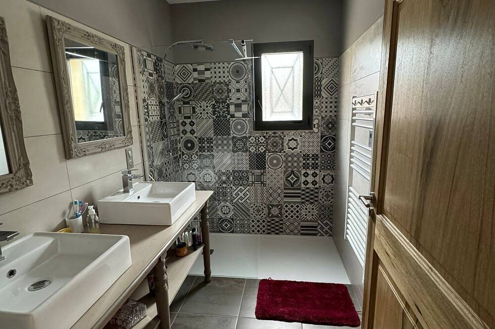 Modern villa with swimming pool in Vézénobres, Alès region