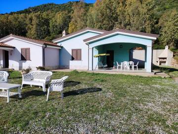 Casa vacanza per 5 persone, con terrazza e giardino in Cardedu