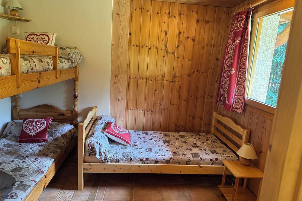 Garden-level chalet at the foot of the ski slopes in Le Monêtier-les-Bains, Serre Chevalier