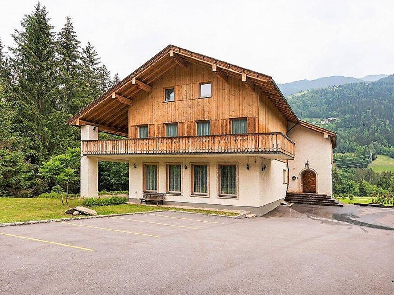 Gruppenhaus mit gemütlicher Bar und großem Garten in Kreuzeckgruppe, Rangersdorf