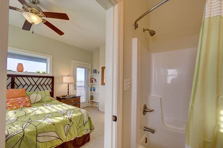 Vacation rental for 8 people, with pool and balcony as well as hot tub in Rodanthe