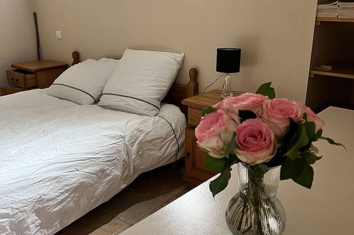 Appartement entier, Gîte 2/4 personnes avec Piscine et Vue sur la vallée de l'Orb in Cessenon-sur-Orb, Côte méditerranéenne (France)