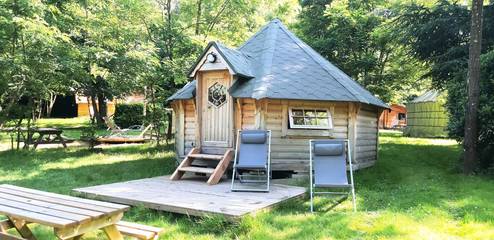 Chalet pour 2 personnes, avec piscine et vue ainsi que terrasse et sauna en Ardèche