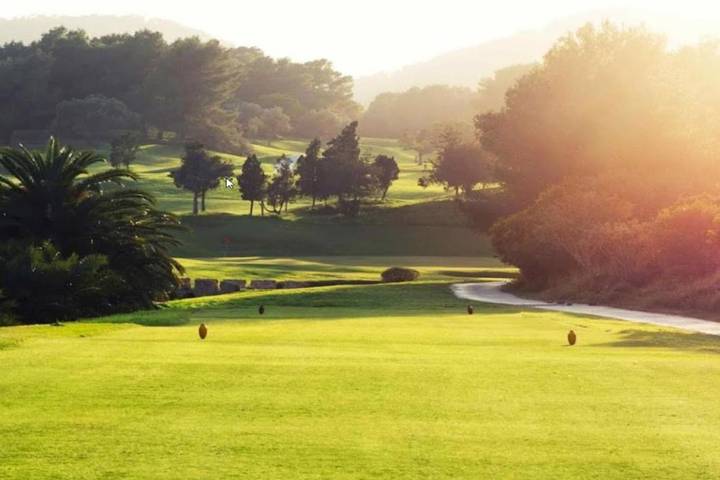 Location de vacances pour 14 personnes, avec jardin ainsi que piscine et vue à Cala Llonga - 3