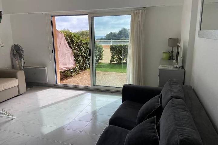 Ganze Wohnung, Nice place with sea and swimming pool in Le Trayas, Mittelmeerküste (Frankreich)