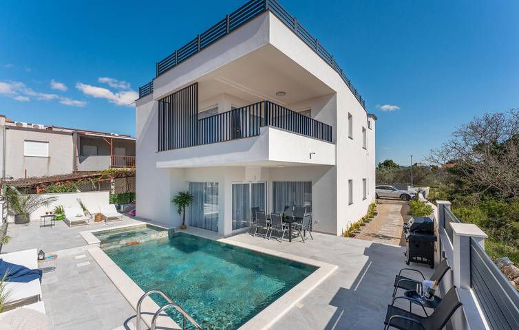 Ferienhaus für 10 Personen, mit Terrasse und Pool sowie Garten, mit Haustier - 1