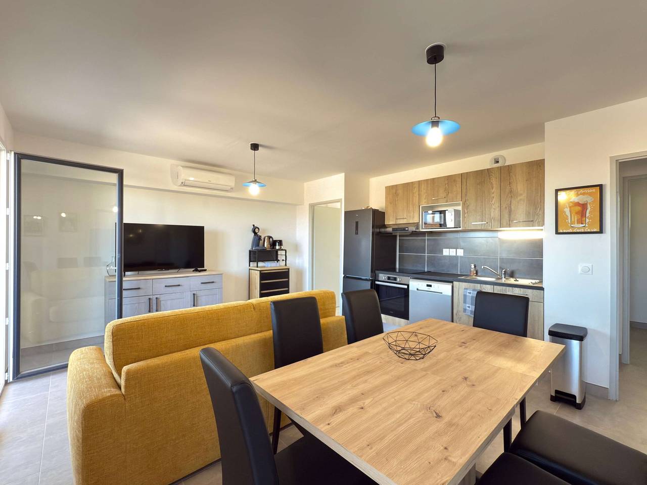 Entire apartment, F3 Confort & Piscine , 300m de la Plage in Sérignan, Côte d'Améthyste