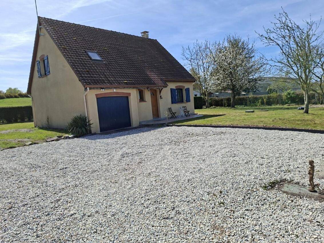 Gîte l'eucalyptus 6 p, Grand gîte familial, terrasse et grand parking privé clos in Cuy-Saint-Fiacre, Région de Dieppe