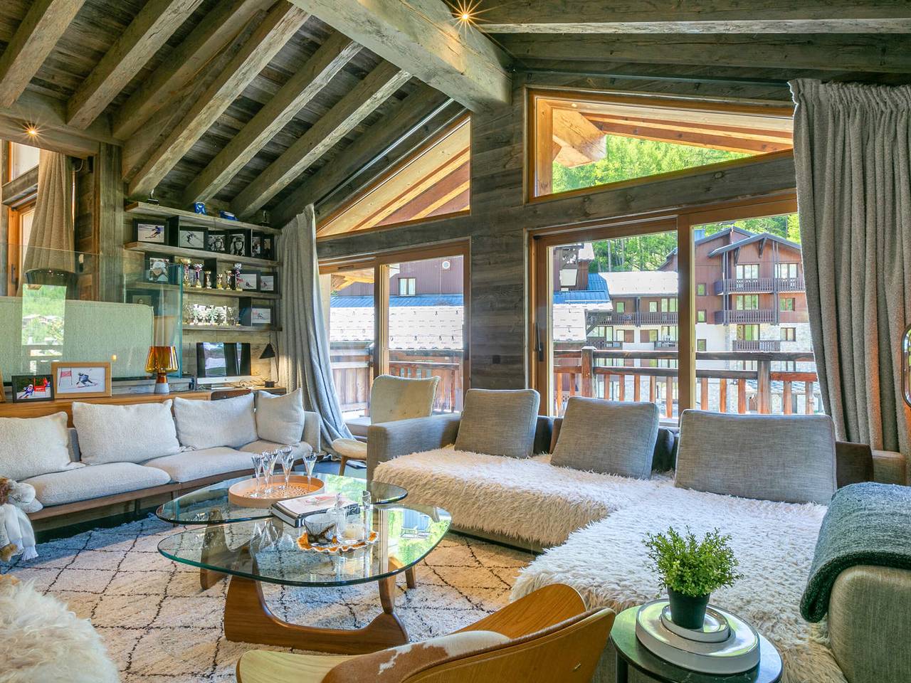 Geheel appartement, Stunning Top-Floor 5-Bedroom Apartment with Panoramic Views Near Slopes in Val-d'Isère, Massif de la Vanoise