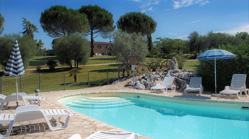 Ferienwohnung für 2 Personen, mit Pool und Garten in Siena - 2