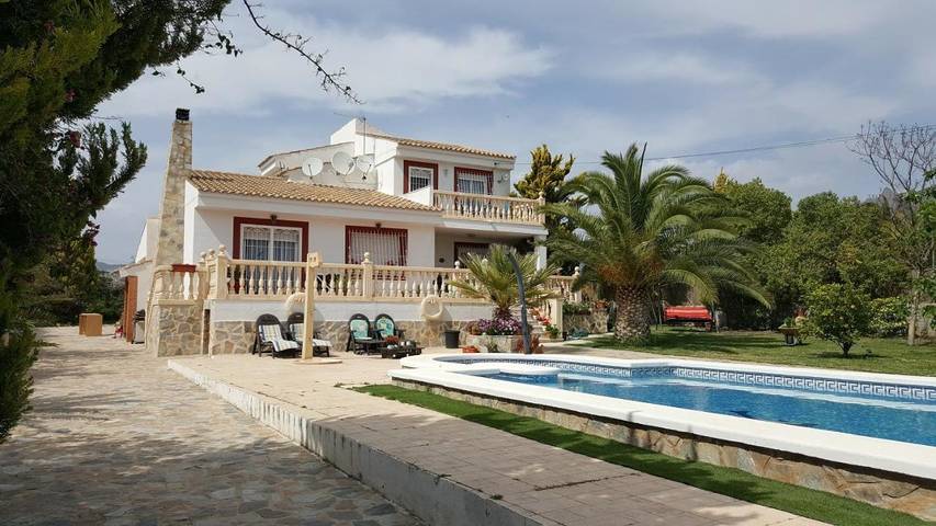 Appartement de vacances pour 6 personnes, avec Balcon et Terrasse ainsi que Jardin et Piscine