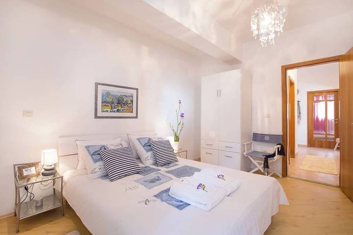 Villa pour 10 personnes, avec balcon et jardin, animaux acceptés à Lozica - 2