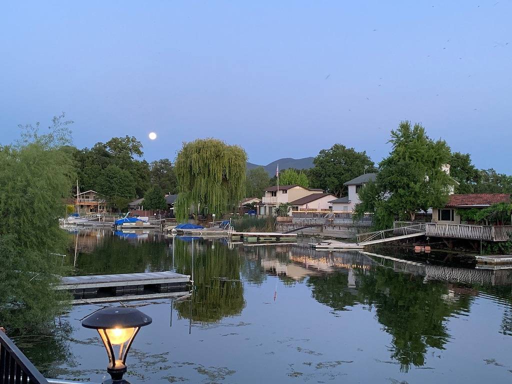 Lake Living on the Water - Reihenhaus mit eigenem Dock in Lakeport (Clearlake) in California North Coast