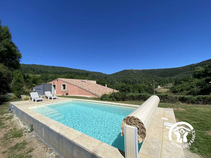 Gîte pour 8 personnes, avec Terrasse et Jardin ainsi que Piscine et Sauna