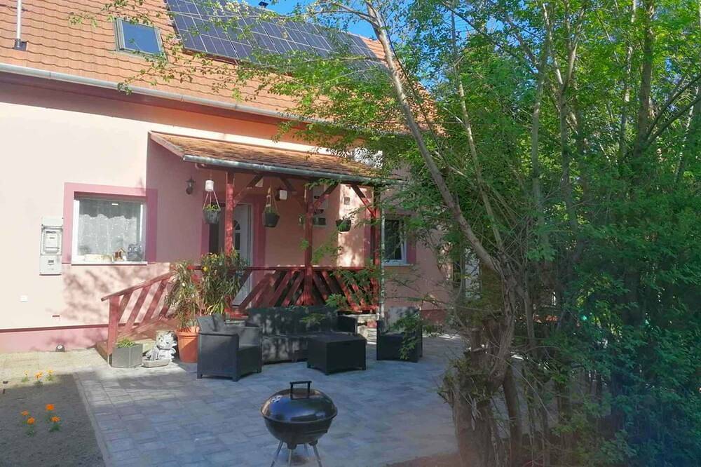 Ferienhaus in der Nähe des Zentrums mit Klimaanlage in Balatonlelle, Plattensee Südufer